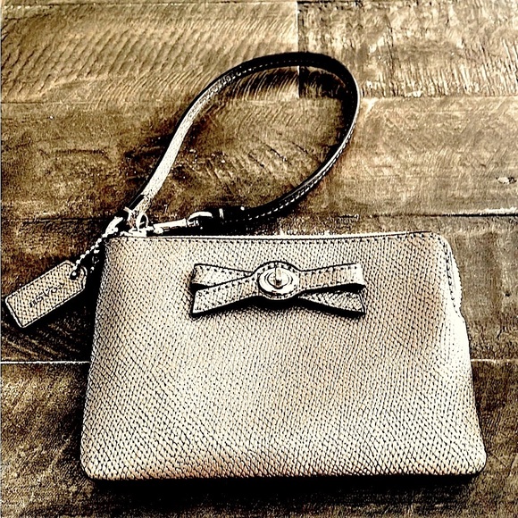 • Coach Bow, Turn-Lock, Corner-Zip Wristlet, Platinum - Picture 2 of 4